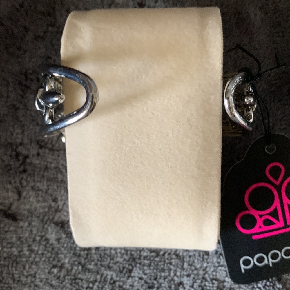 Set of Four (4) Paparazzi Silver Cuff Bracelets. NWT - Picture 3 of 9